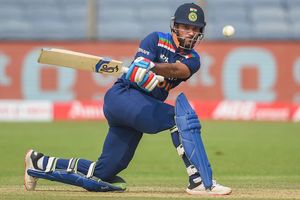 India Playing 11 vs WI: సంజూ శాంసన్ ఔట్.. రుతురాజ్ డౌట్! తొలి వన్డే ఆడే గబ్బర్ సేన ఇదే!