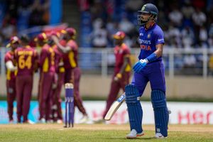 వారంతా ఉండగా.. శ్రేయస్ అయ్యర్ ఎందుకయ్యా? మాజీ పేసర్ ఫైర్