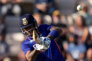 సూర్య.. బ్రాండ్ ఆఫ్ 360 ప్లేయర్.. ఏబీడీ కూడా ఆడని షాట్స్.. చూస్తే దిమ్మతిరిగిపోవాలి! (వీడియో)