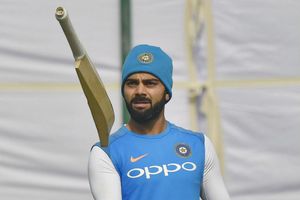 Virat Kohli లెఫ్ట్ హ్యాండ్ బ్యాటింగ్.. కళ్లు చెదిరే కవర్ డ్రైవ్! వీడియో వైరల్!