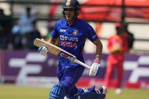 సెంచరీ ముచ్చట తీర్చుకున్న శుభ్‌మన్ గిల్..! జింబాబ్వేపై ఓ 350 ఎక్స్‌పెక్ట్ చేస్తే.. 300కూడా దాటలే..?