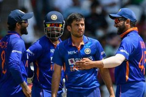 India Playing 11 vs Hongkong : కేఎల్ రాహుల్, అవేశ్ ఖాన్ ఔట్.. నేటి మ్యాచ్‌కు భారత తుది జట్టు ఇదే..!