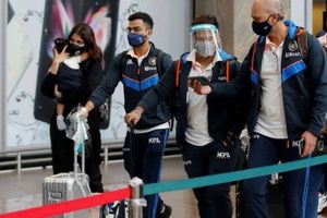 Asia Cup 2022: యూఏఈ చేరిన టీమిండియా.. సతీసమేతంగా వచ్చిన కోహ్లీ! పాక్ సైతం..