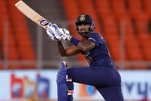 ఆసియా‌కప్‌లో సూర్యను ఊరిస్తున్న నంబర్ 1 ర్యాంకు.. భారత ప్లేయర్లను ఊరిస్తున్న కొన్ని మైలురాళ్లు ఇవే