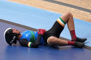 CWG 2022: జారిపడిన భారత సైక్లిస్ట్ మీనాక్షి.. మీదుగా దూసుకెళ్లిన మరో సైక్లిస్ట్! (వీడియో)