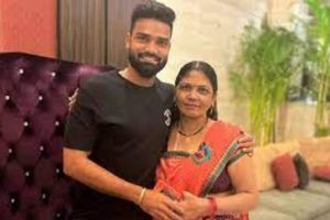 Kumar Kartikeya: తొమ్మిదేళ్ల తర్వాత తల్లిని కలిసిన ముంబై ఇండియన్స్ స్పిన్నర్
