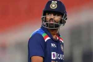 ICC T20I Rankings: బాబర్ ఆజామ్‌కు డేంజర్ బెల్స్..! కేవలం 2పాయింట్ల తేడాతో రెండో ర్యాంకులో సూర్యకుమార్