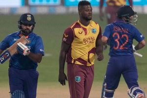 IND vs WI: రోహిత్ శర్మ ఉన్నా.. భారత్ X వెస్టిండీస్ టీ20 సిరీస్‌ను చూసెటోడే లేడు!