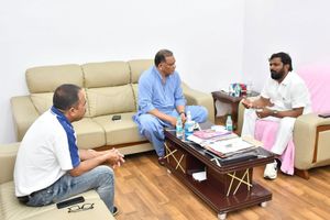 India vs Australia మ్యాచ్ సజావుగా సాగేలా చూడాలి.. తెలంగాణ మంత్రికి అజారుద్దీన్ వినతి!