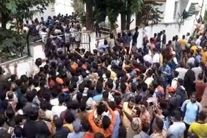 India vs Australia: బ్లాక్‌లో ఉప్పల్ మ్యాచ్ టికెట్లు.. ఫ్యాన్స్ ఆందోళన!