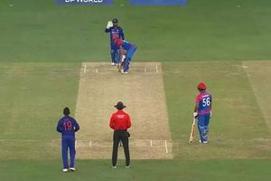 IND vs AFG: బ్యాటింగ్ రాలేదని బౌలింగ్ ఇచ్చారు.. తొలిసారి బౌలింగ్ చేసిన కార్తీక్ కాక! (వీడియో)