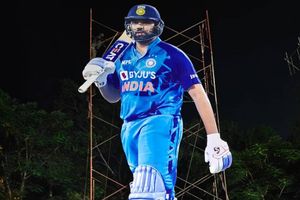 India vs South Africa:విరాట్ కోహ్లీకి పోటీగా.. రోహిత్ శర్మ భారీ కటౌట్!