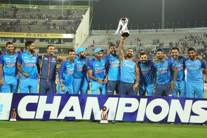 IND vs SA: విజయానందంలో ఉన్న టీమిండియాకు గట్టి షాక్.. గాయంతో ఆ స్టార్ ఆల్‌రౌండర్ దూరం!