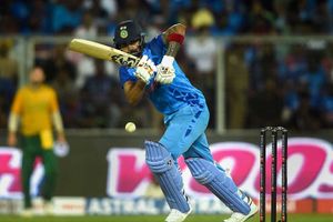 కేఎల్ రాహుల్ టీ20కి పనికిరాడు.. స్లో ఇన్నింగ్స్ పట్ల పేలుతున్న సెటైర్లు..! కొందరేమో రాహులే కరెక్ట్ అంటూ..