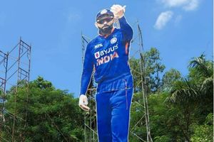 Virat Kohli: కెప్టెన్సీ పోయినా క్రేజ్ తగ్గలే.. ఆస్ట్రేలియా, కేరళలో భారీ కటౌట్లు!