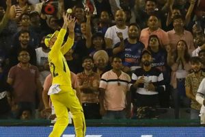IND vs AUS: మ్యాక్సీ మామ.. నీ ఫీల్డింగ్ సూపర్రా మామ! (వీడియో)