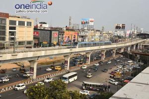 బేఫికర్..: హైదరాబాద్‌లో అర్ధరాత్రి వరకూ మెట్రో రైల్, స్పెషల్ సిటీబస్సులు