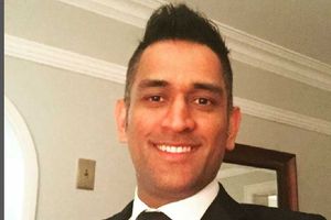 సస్పెన్స్ అంటూ అభిమానులకు ‘బిస్కెట్’.. అప్పుడు గెలిచాం ఇప్పుడూ గెలుస్తామని కవరింగ్.. ధోనీపై నెటిజన్ల ఫైర్