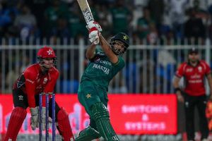 చివరి ఓవర్లో 4సిక్సులతో రెచ్చిపోయిన ఖుష్ దిల్.. ఒత్తిడికి చిత్తయిన హాంకాంగ్ బౌలర్లు.. గెలుపు దిశగా పాక్