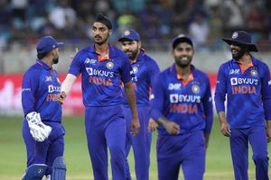 టీమిండియాలో అనిశ్చితి - అస్థిరత..!!