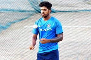 సోయిలో లేని ఉమేష్ యాదవ్ గుర్తొచ్చాడు.. మరీ సిరాజ్ ఎందుకు గుర్తురాలేదో..? నెటిజన్ల ఫైర్