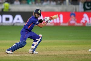 India vs Hongkong : కోహ్లీకి స్పెషల్ గిఫ్ట్ ఇచ్చిన హాంకాంగ్ టీం.. తరానికి ఒక ప్లేయర్ అంటూ కితాబు