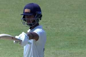 యశ్..యశ్..యశస్వి - డబుల్ సెంచరీతో రెచ్చిపోయి..!!