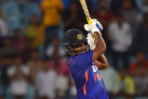 IND vs SA 1st ODI టర్నింగ్ పాయింట్.. పోటుగాడిలా స్ట్రైక్ తీసుకొని ఓటమికి కారణమైన ఆవేశ్ ఖాన్!