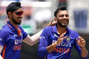 T20 World Cup 2022: కోహ్లీ వల్ల అక్షర్ రనౌట్ అయ్యాడా.. అస్సలు ఏం జరిగింది..