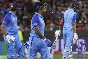 T20 World Cup 2022: చిన్న దేశాలపైనే సూర్య ప్రతాపం.. రోహిత్, రాహుల్ రిటైర్మెంట్ తీసుకోండి! ఫ్యాన్స్ ఫైర్!