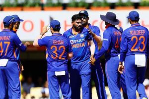 హాఫ్‌సెంచరీలతో ఆకట్టుకున్న మార్కరమ్, హెండ్రిక్స్..! రఫ్ బౌలింగ్‌తో సిరాజ్ ప్రతాపం.. అయినా టార్గెట్ టఫ్ఫే!