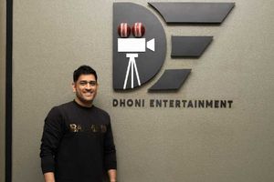 తమిళ ఫ్యాన్స్ రుణాన్ని తీర్చుకుంటోన్న తలైవా - తెలుగులో మహేష్ బాబుతో..!!