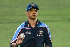 మెల్‌బోర్న్ పిచ్‌పై అరగంటకు పైగా గడిపిన రాహుల్ ద్రావిడ్ - ఏ మాయ చేస్తాడో గానీ..!!