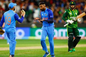 T20 World Cup 2022: మూడు వికెట్లతో సత్తా చాటిన ఆల్ రౌండర్ హార్దిక్ పాండ్యా..