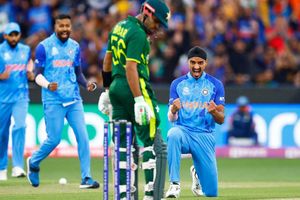 పాకిస్తాన్‌తో భారత్ మ్యాచ్- బాక్సులు బద్దలవుతున్నాయ్ ఇక్కడ..!!