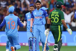 భారత్-పాకిస్తాన్ ఆడుతున్నాయంటే..: కీలక వ్యాఖ్యలు చేసిన పాక్ మాజీ క్రికెటర్