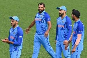 India Playing XI vs Pakistan: పంత్, హర్షల్ పటేల్ ఔట్.. చాహల్ డౌట్! పాక్‌తో బరిలోకి దిగే భారత జట్టు ఇదే!