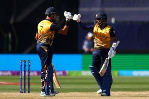 టీ20 ప్రపంచకప్ ఫైనల్స్ దిశగా అడుగు పడిందిగా..!!