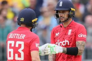 T20 world Cup 2022: వార్మప్ మ్యాచ్‍లో పాకిస్థాన్‍ను చిత్తు చేసిన ఇంగ్లాడ్.. 15 ఓవర్లకే ఖేల్ ఖతం..