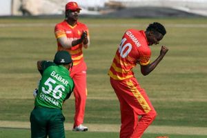 పాకిస్తాన్- జింబాబ్వే దేశాధినేతల మధ్య మాటల తూటాలు - పాక్ ప్రధాని ఘాటు రిప్లై