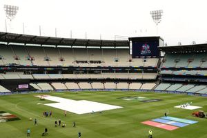 మంట పెట్టిన వర్షం: రూఫ్ కవర్ ఉండీ దండగ - ఆ మాత్రం తెలియదా?: క్రికెట్ ఆస్ట్రేలియా నిర్లక్ష్యం