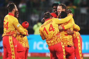 T20 World Cup 2022: టీ20 వరల్డ్ కప్‍లో సంచలనం సృష్టించిన జింబాబ్వే.. ఒక్క పరుగు తేడాతో పాక్‍పై గెలుపు..