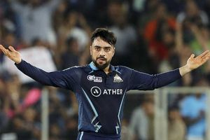 T20 World Cup 2022: గాయపడిన ఆఫ్ఘాన్ స్టార్ ప్లేయర్ రషీద్ ఖాన్.. తర్వాతి మ్యాచ్‍కు డౌటే..