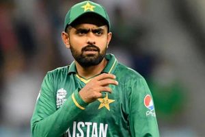 అలా అయితే బాబర్ ఆజామ్ పాక్ ప్రధాని అవుతాడు.. 1992 సెంటిమెంట్‌పై గవాస్కర్ ఎటకారం!