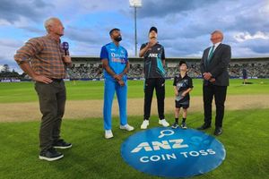 INDvsNZ: మొదట బౌలింగ్ చేయనున్న టీమిండియా.. మళ్లీ సంజూకు మొండిచెయ్యే..!