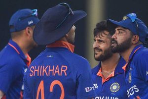 India vs New Zealand తొలి వన్డే టర్నింగ్ పాయింట్.. టీమిండియా కొంపముంచిన శార్దూల్ ఠాకూర్!