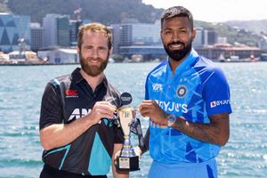 INDvsNZ: టాస్ గెలిచి ఫీల్డింగ్ ఎంచుకున్న కివీస్.. ఓపెనర్లుగా ఇద్దరూ లెఫ్ట్ హ్యాండర్లే?