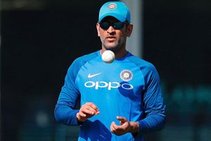 Team India: ధోనీని మళ్లీ కెప్టెన్ చేయండి.. టీమిండియాపై షాకింగ్ కామెంట్స్ చేసిన మాజీలు!