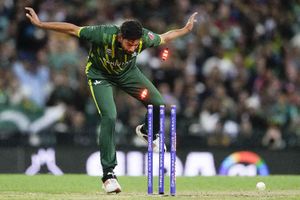 T20 World Cup 2022: షాదాబ్ ఖాన్ బుల్లెట్ త్రో.. డేవాన్ కాన్వే రనౌట్.. అసలు ఇది పాక్ ఫీల్డింగేనా? (వీడియో)