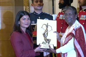 రాష్ట్రపతి భవన్‌లో ఘనంగా క్రీడా పురస్కారాల ప్రదానోత్సవం.. అర్జున అవార్డు అందుకున్న తెలంగాణ ముద్దు బిడ్డ!